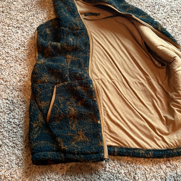 Prana Polar Escape vest - Picture 3 of 5